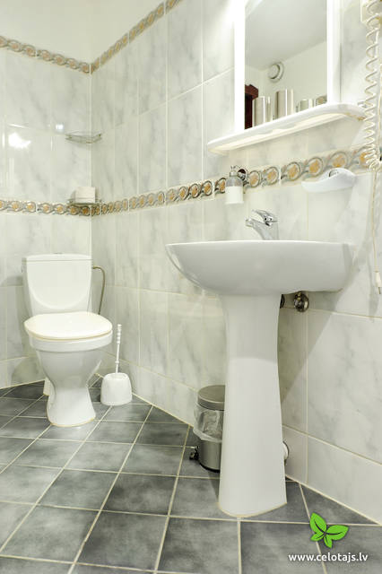 Olevi Residents bathroom (3).jpg